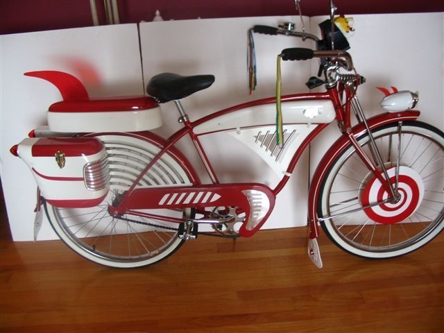 Pee-wee-Herman-big-adventure-red-white-bike.jpg